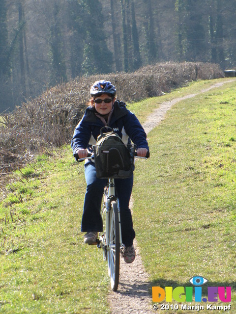 SX12782 Jenni riding her new bike